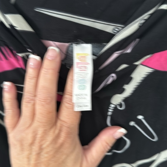 Lula Roe Hair Dresser leggings with scissors, combs flat irons print - Picture 2 of 4